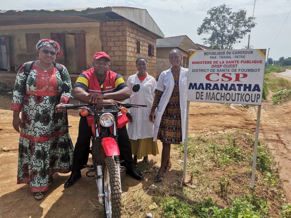 Equipe en mission dans une centre de santé - Machoutkoup, Ouest Cameroun.