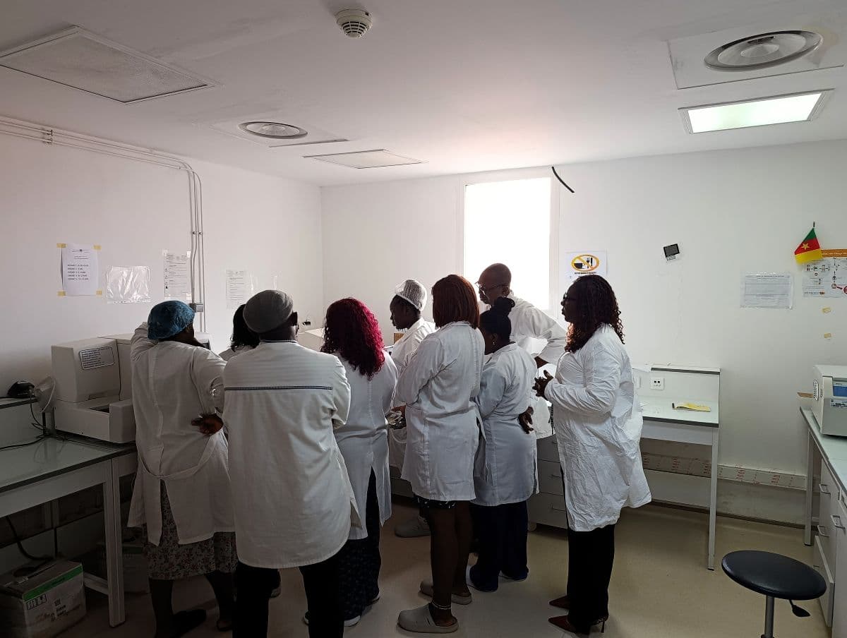 Formation du personnel de laboratoire du CHRE.